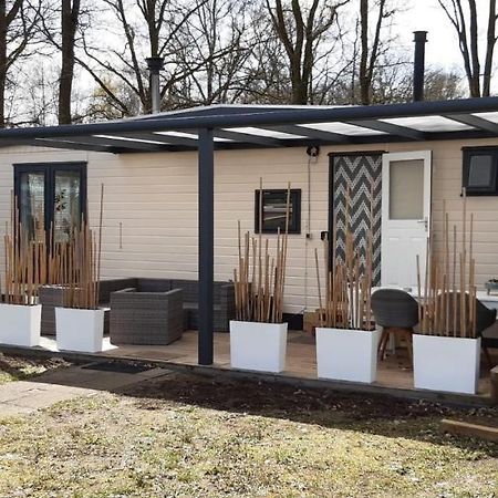 Chalet Heische Tip In Zeeland, Noord-Brabant Voor Max 3 Volwassenen En 2 Kinderen Hotel Exterior photo
