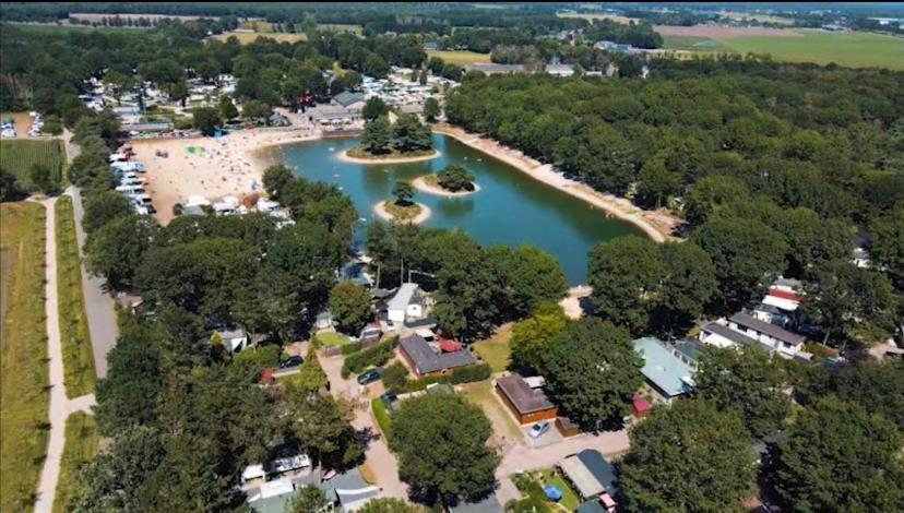 Chalet Heische Tip In Zeeland, Noord-Brabant Voor Max 3 Volwassenen En 2 Kinderen Hotel Exterior photo