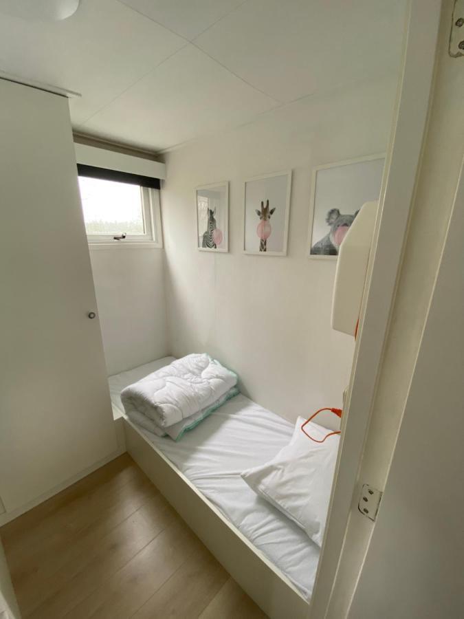 Chalet Heische Tip In Zeeland, Noord-Brabant Voor Max 3 Volwassenen En 2 Kinderen Hotel Exterior photo